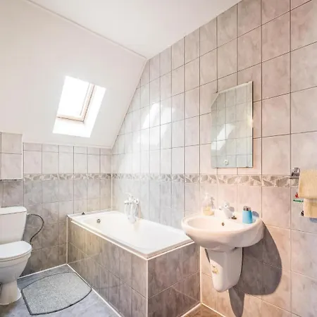 펜션 Five Bedroom Holiday In Velka Lomnica