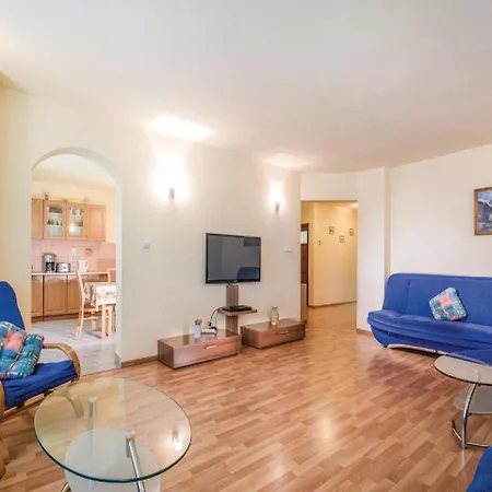 Five Bedroom Holiday In Velka Lomnica *