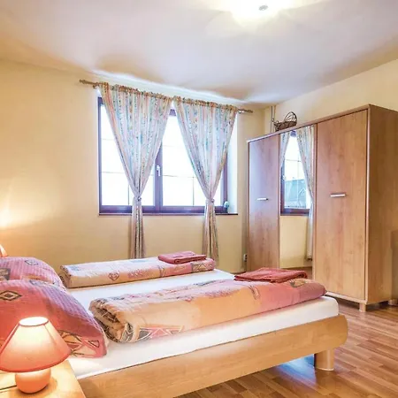 Five Bedroom Holiday In Velka Lomnica